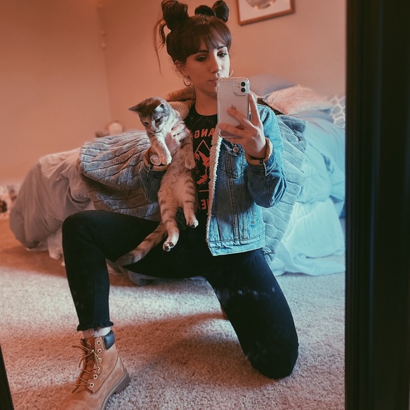 Meet your Posher, Emily - Picture 6 of 6